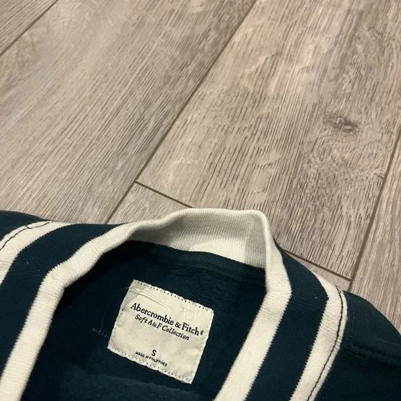 Abercrombie & Fitch Denver Ski Club Pullover - Picture 4 of 7